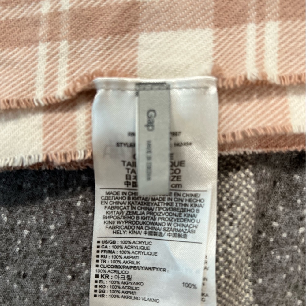 GAP Scarf